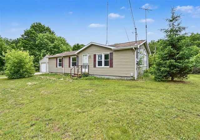 Homes for sale in Riverdale, MI | 11644 E Hillis Rd, Riverdale, MI 48877 | MLS# 70540433