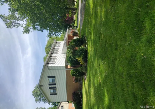 3rd image of 3209 Lakeside Dr, Shelby Township, MI 48316 | MLS# 60999940