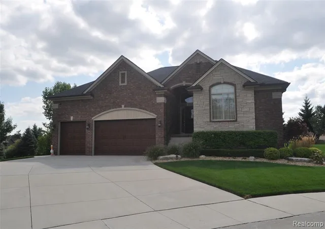 Homes for sale in Washington, MI | 62735 Franklin Park Dr, Washington, MI 48094 | MLS# 60998440