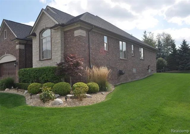 Homes for sale in Washington, MI | 62735 Franklin Park Dr, Washington, MI 48094 | MLS# 60998440