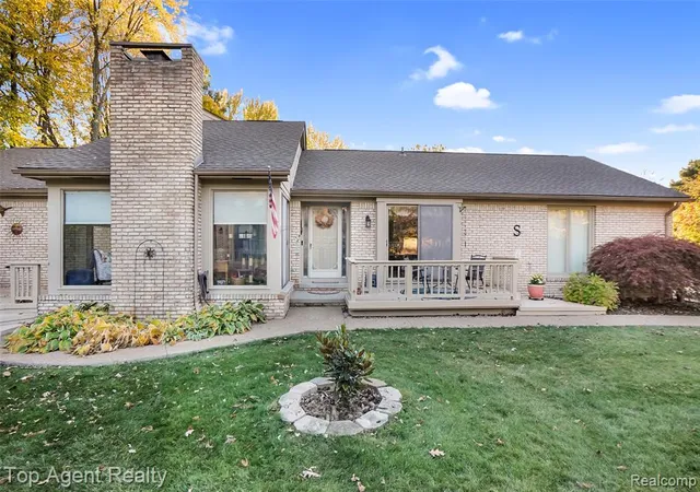 Homes for sale in Clinton Township, MI | 43058 W Kirkwood Dr, Clinton Township, MI 48038 | MLS# 60987868