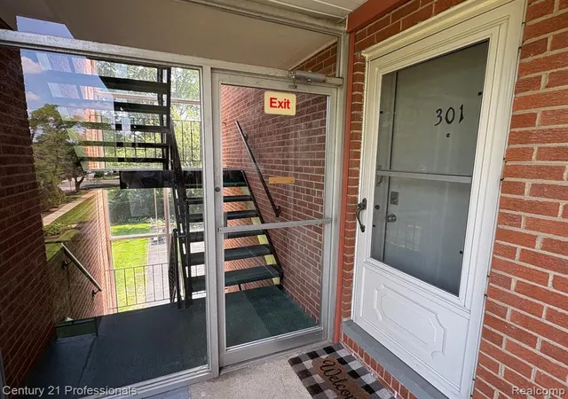 Photo 3 of Condo for sale at 2820 Woodslee Dr #301, Royal Oak, MI 48073 4401 | MLS# 61011734 | Listing updated on 2026-08-27