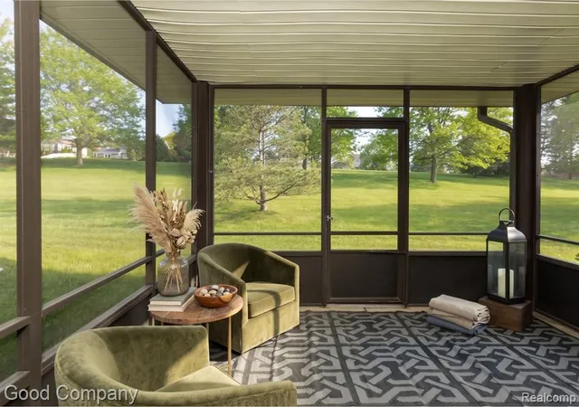 3rd image of 969 Wexford Wy, Rochester Hills, MI 48307 2977 | MLS# 61006210