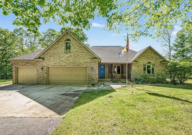 2nd image of 10835 Red Oak Rdg, Howard City, MI 49329 | MLS# 70548106
