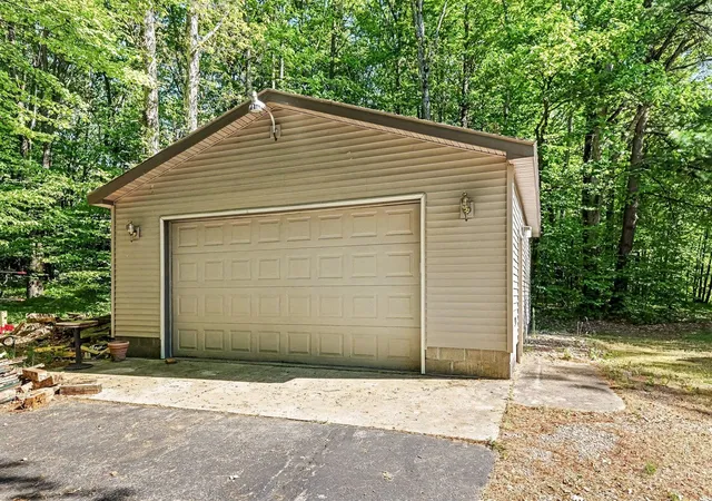 image of 10835 Red Oak Rdg, Howard City, MI 49329 | MLS# 70548106