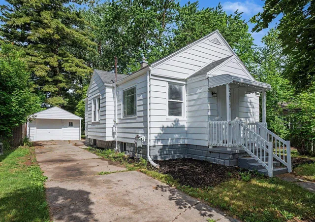 Photo 1 of Sale Pending at 2211 N Charles St, Saginaw, MI 48602 | MLS# 50211164 | Listing updated on 2026-09-09
