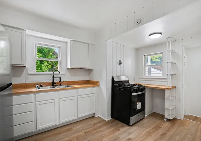 Photo 3 of Sale Pending at 2211 N Charles St, Saginaw, MI 48602 | MLS# 50211164 | Listing updated on 2026-09-09