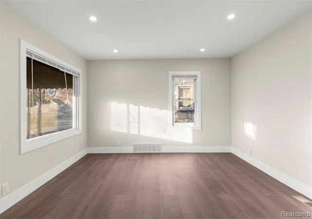 5th image of 8900 Asbury Park, Detroit, MI 48228 2006 | MLS# 60985767