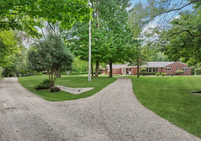 Photo 2 of Single family home for sale at 890 E Romeo Rd, Oakland, MI 48363 | MLS# 50219905 | Listing updated on 2026-08-29