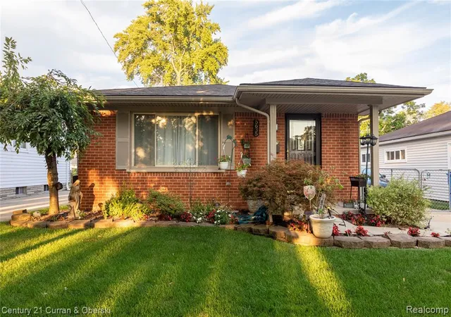 Photo 1 of Single family home for sale at 5635 Clippert St, Dearborn Heights, MI 48125 2758 | MLS# 61024936 | Listing updated on 2026-09-10