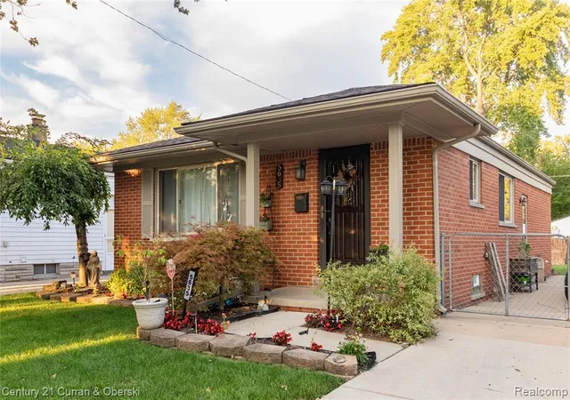 Photo 2 of Single family home for sale at 5635 Clippert St, Dearborn Heights, MI 48125 2758 | MLS# 61024936 | Listing updated on 2026-09-10