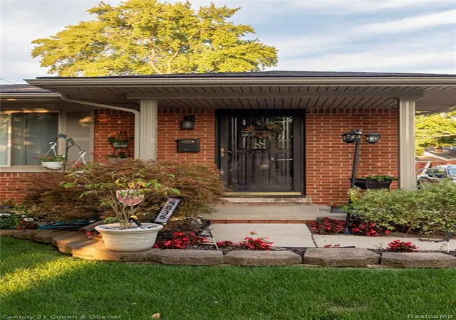 Photo 3 of Single family home for sale at 5635 Clippert St, Dearborn Heights, MI 48125 2758 | MLS# 61024936 | Listing updated on 2026-09-10