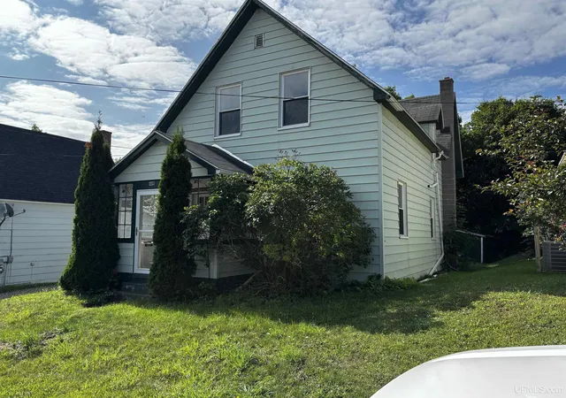 Photo 2 of Single family home for sale at 419 Mcmillan St, Marquette, MI 49855 | MLS# 50215794 | Listing updated on 2026-09-08