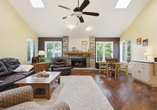 Photo 5 of Single Family Residence at 18036 N Lauren Dr, Clinton Township, MI 48038 | MLS# 50212109 | | Sold on 2026-08-07
