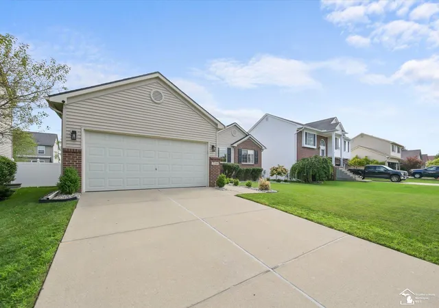 Photo 2 of Sale Pending at 716 Falcon Dr, Dundee, MI 48131 | MLS# 50219387 | Listing updated on 2026-10-06