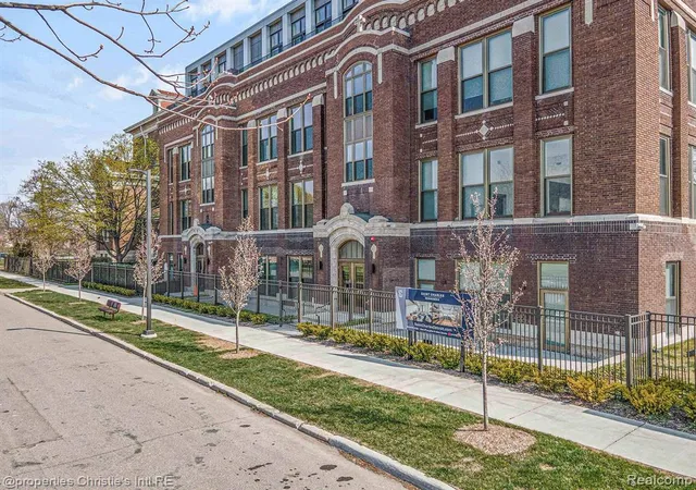 2nd image of 1454 Townsend St #307, Detroit, MI 48214 | MLS# 60990822