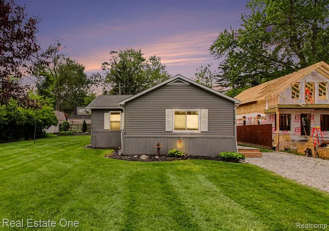 Homes for sale in Highland, MI | 2200 Davista Dr, Highland, MI 48356 | MLS# 60995226