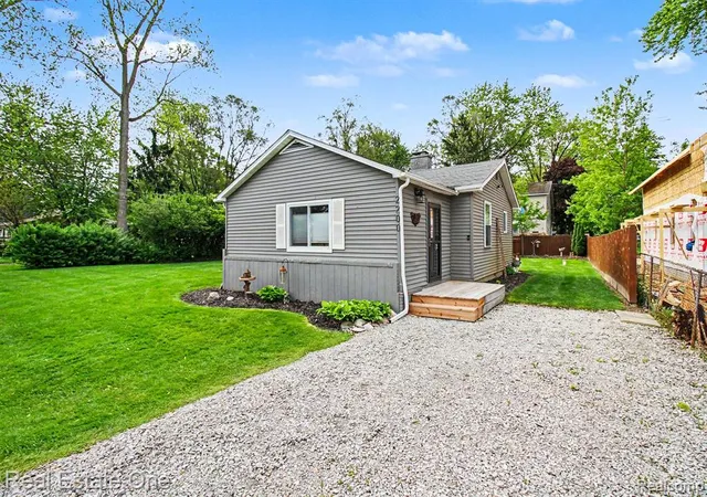 Homes for sale in Highland, MI | 2200 Davista Dr, Highland, MI 48356 | MLS# 60995226