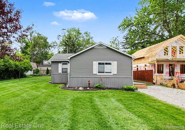 Homes for sale in Highland, MI | 2200 Davista Dr, Highland, MI 48356 | MLS# 60995226
