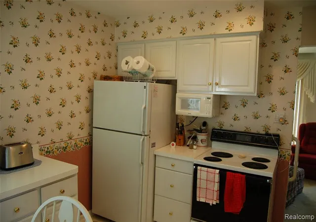 Photo 4 of Sale Pending at 27661 Dartmouth St, Madison Heights, MI 48071 | MLS# 61016538 | Listing updated on 2026-08-24