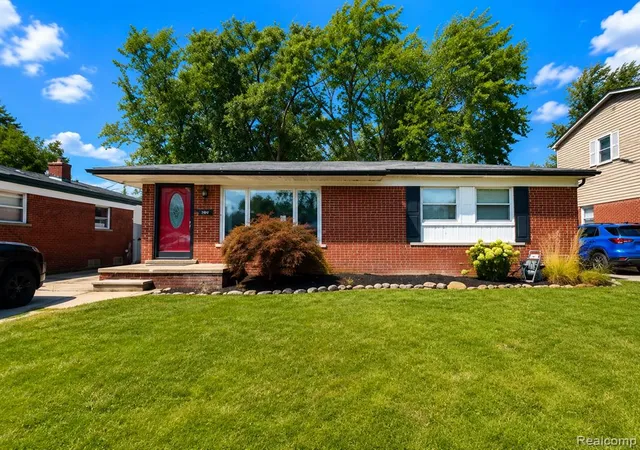 Photo 1 of Single family home for sale at 1507 E Windemere Ave, Royal Oak, MI 48073 2855 | MLS# 61025330 | Listing updated on 2026-09-14