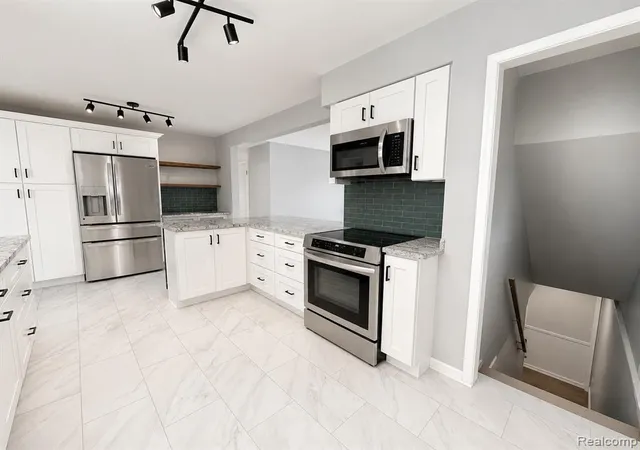 Photo 2 of Single family home for sale at 1507 E Windemere Ave, Royal Oak, MI 48073 2855 | MLS# 61025330 | Listing updated on 2026-09-14