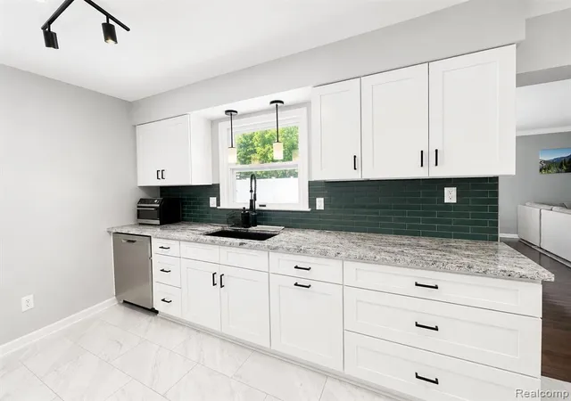 Photo 2 of Single family home for sale at 1507 E Windemere Ave, Royal Oak, MI 48073 2855 | MLS# 61025330 | Listing updated on 2026-09-14