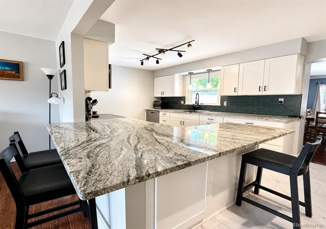 Photo 4 of Single family home for sale at 1507 E Windemere Ave, Royal Oak, MI 48073 2855 | MLS# 61025330 | Listing updated on 2026-09-14