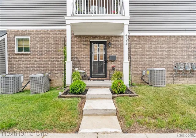 Homes for sale in Saline, MI | 0432 Maple Cove Cir, Saline, MI 48176 | MLS# 61001179