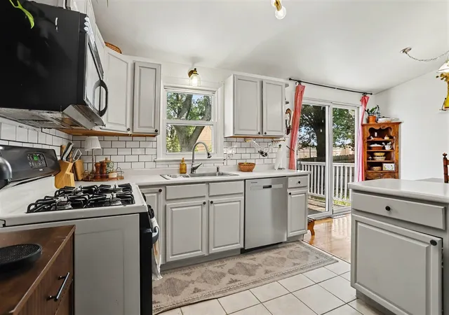 Photo 3 of Sale Pending at 6113 Longview St, Portage, MI 49024 | MLS# 70555015 | Listing updated on 2026-09-06