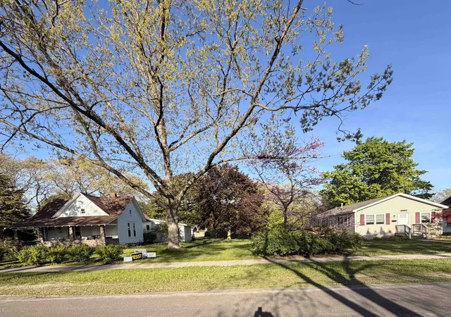 1st image of 615 Grant St, Traverse City, MI 49686 | MLS# 80068740