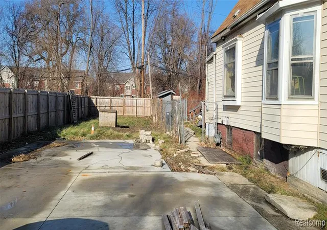 2nd image of 987 E Philadelphia St, Detroit, MI 48211 | MLS# 60960440
