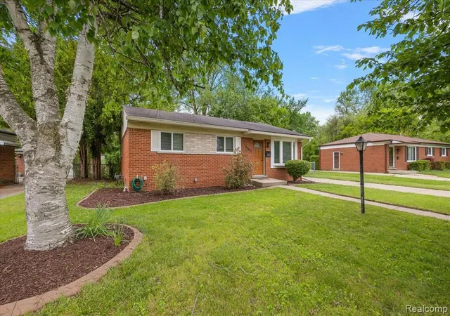 Photo 4 of Single Family Residence at 23015 Tuck Rd, Farmington Hills, MI 48336 | MLS# 60996301 | | Sold on 2026-07-01