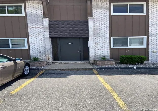 Homes for sale in Westland, MI | 7485 Woodview St #3, Westland, MI 48185 | MLS# 60989240