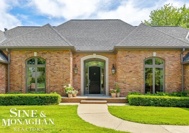 Homes for sale in Grosse Pointe Farms, MI | 22 Windemere Pl, Grosse Pointe Farms, MI 48236 | MLS# 50210666