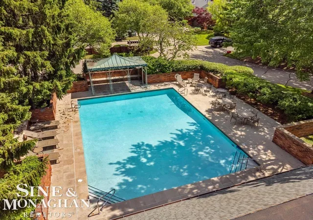 Homes for sale in Grosse Pointe Farms, MI | 22 Windemere Pl, Grosse Pointe Farms, MI 48236 | MLS# 50210666