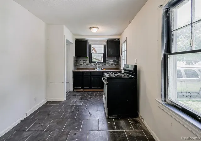 Homes for sale in Detroit, MI | 16200 Chatham St, Detroit, MI 48219 | MLS# 61005231