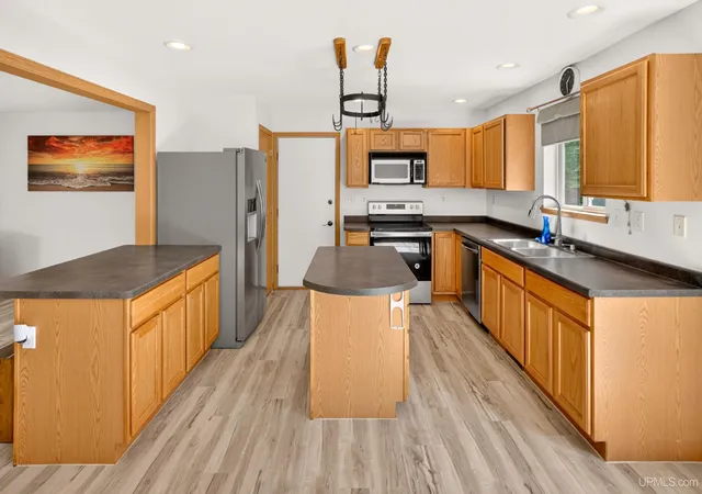 3rd image of 1675 Ellsworth Dr, Ishpeming, MI 49849 | MLS# 50219609