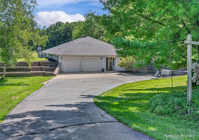 Photo 3 of Sale Pending at 9840 E Barnum Rd, Woodland, MI 48897 | MLS# 70553676 | Listing updated on 2026-08-25