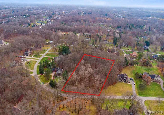 Homes for sale in Commerce Twp, MI | 1985 Golfcrest Dr, Commerce Twp, MI 48382 | MLS# 60357954