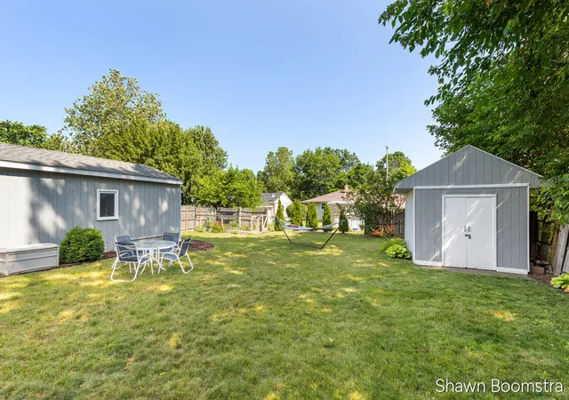 Homes for sale in Wyoming, MI | 1533 Royal Oak St, Wyoming, MI 49509 | MLS# 70544448