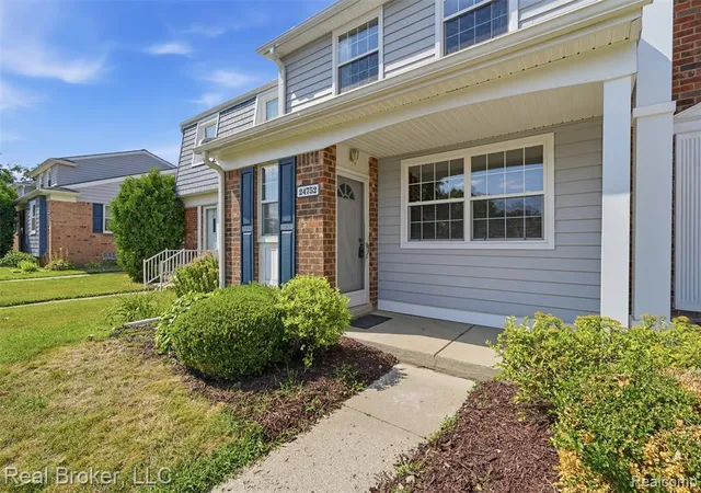 Listing Photo 3 - Condo for sale in building located at 24752 Olde Orch St, Novi, MI 48375