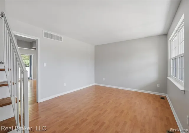 Listing Photo 4 - Condo for sale in building located at 24752 Olde Orch St, Novi, MI 48375
