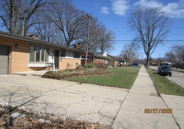 Homes for sale in Saint Clair Shores, MI | 21181 Gordon Rd, Saint Clair Shores, MI 48081 | MLS# 50205495