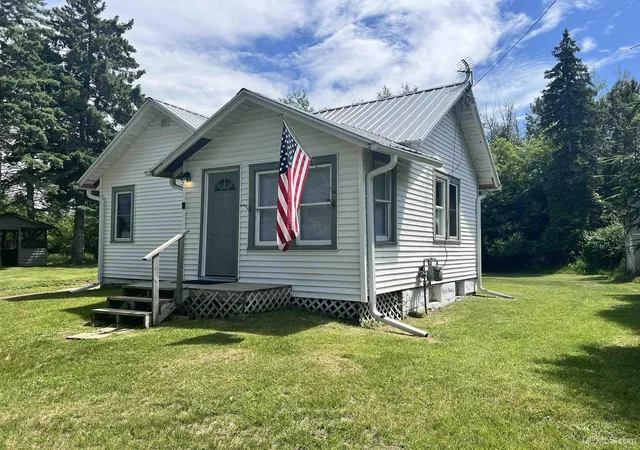 Homes for sale in Iron Mountain, MI | 1005 E Margaret St, Iron Mountain, MI 49801 | MLS# 50213587
