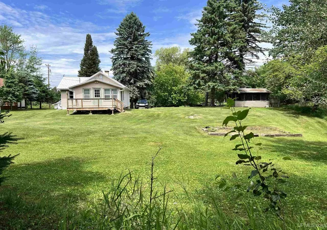 Homes for sale in Iron Mountain, MI | 1005 E Margaret St, Iron Mountain, MI 49801 | MLS# 50213587