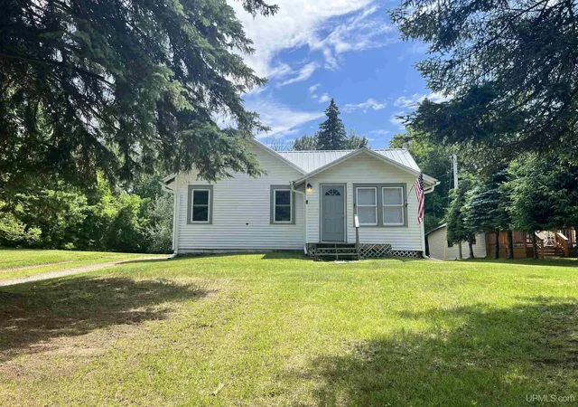 Homes for sale in Iron Mountain, MI | 1005 E Margaret St, Iron Mountain, MI 49801 | MLS# 50213587