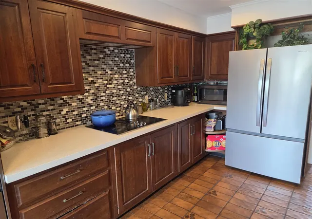 Photo 4 of Condo for sale at 7229 Creeks Bend Dr, West Bloomfield, MI 48322 | MLS# 70549055 | Listing updated on 2026-10-04