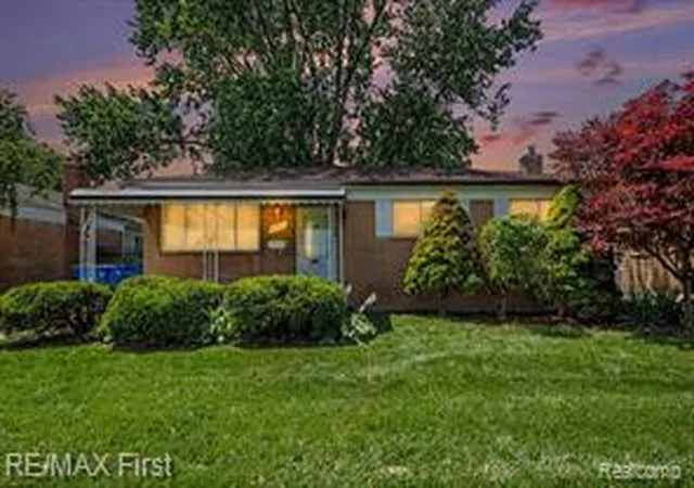 Homes for sale in Warren, MI | 30631 Pinto Dr, Warren, MI 48093 | MLS# 61009349