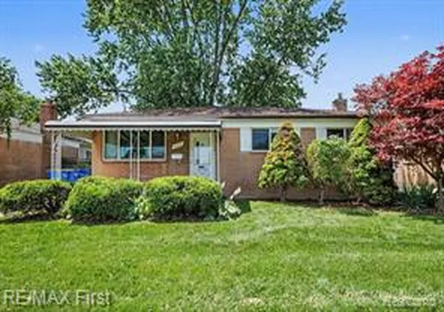 Homes for sale in Warren, MI | 30631 Pinto Dr, Warren, MI 48093 | MLS# 61009349